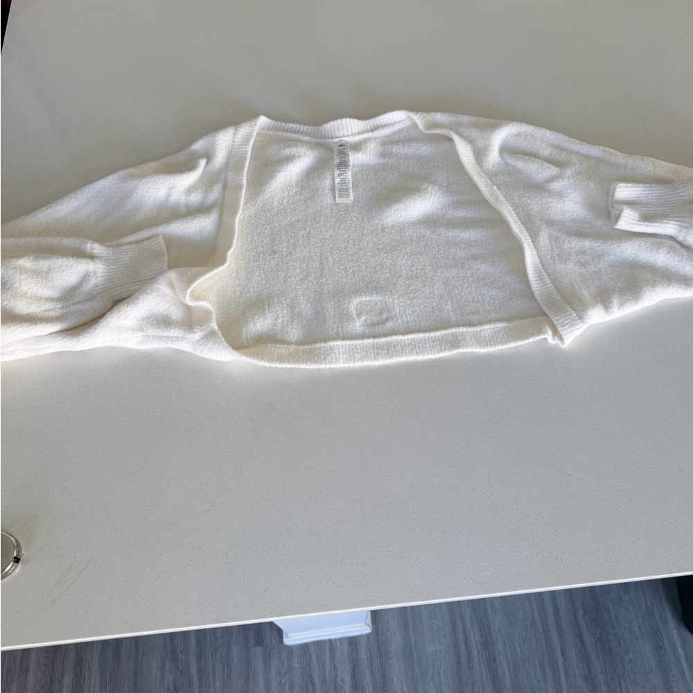 ALO Yoga Cream Knit cropped Sweater one size